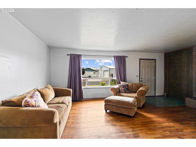 4203 Sw SHERIDAN Ave, Pendleton, OR 97801