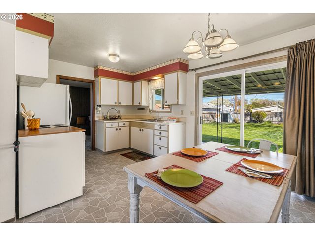 4203 Sw SHERIDAN Ave, Pendleton, OR 97801