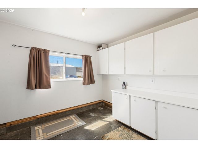 4203 Sw SHERIDAN Ave, Pendleton, OR 97801