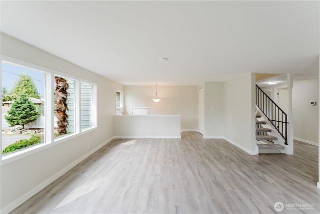 10050 13th Avenue NW, Seattle, WA 98177