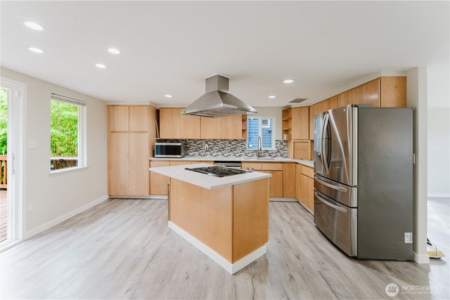 10050 13th Avenue NW, Seattle, WA 98177