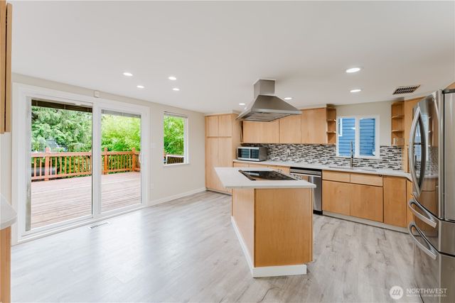 10050 13th Avenue NW, Seattle, WA 98177