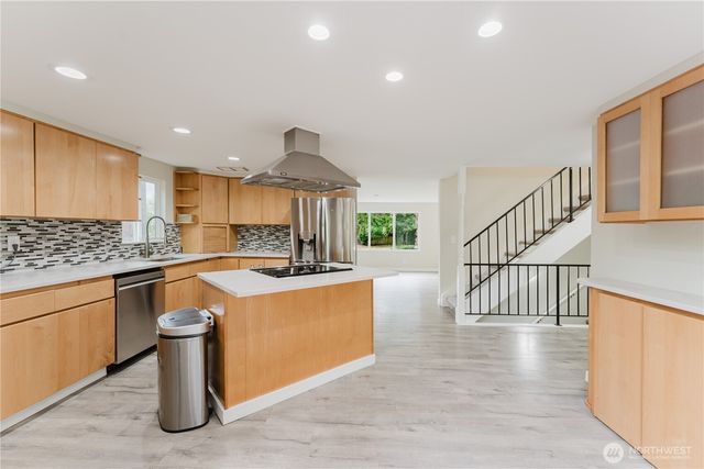 10050 13th Avenue NW, Seattle, WA 98177