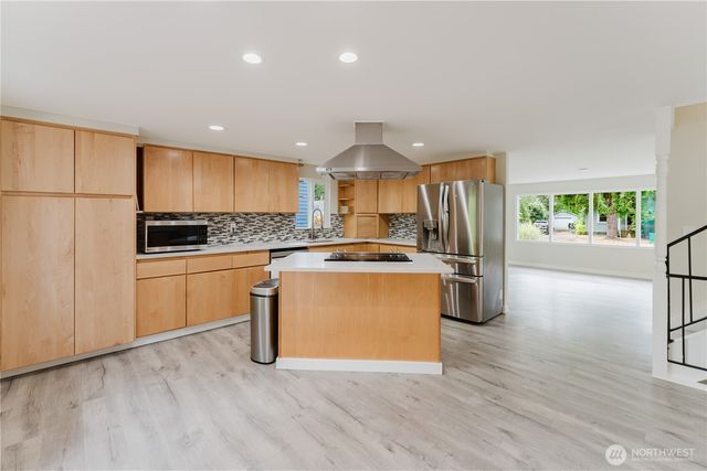 10050 13th Avenue NW, Seattle, WA 98177