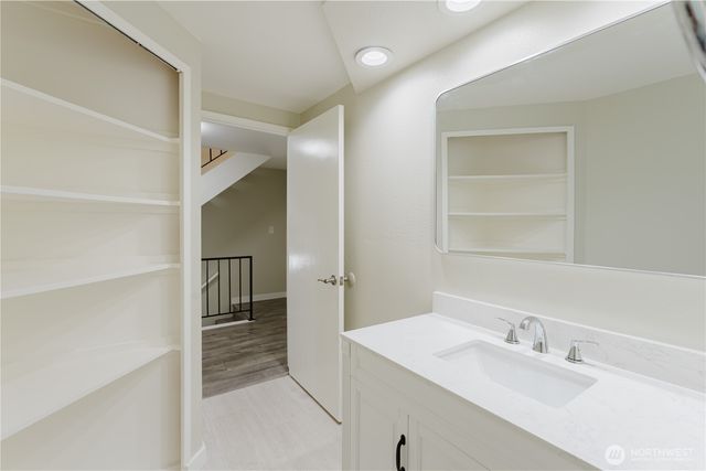 10050 13th Avenue NW, Seattle, WA 98177