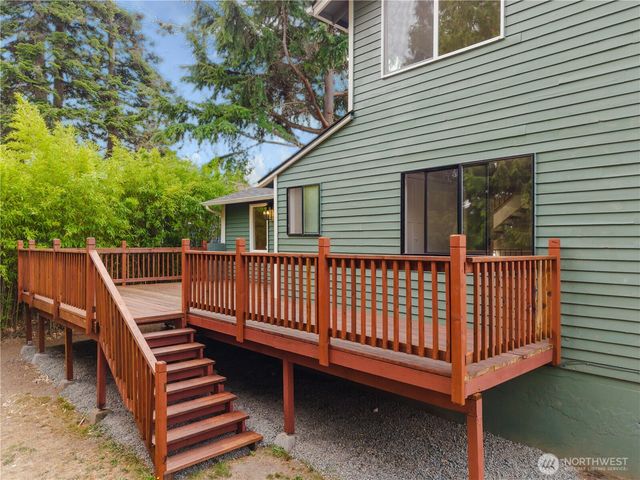 10050 13th Avenue NW, Seattle, WA 98177