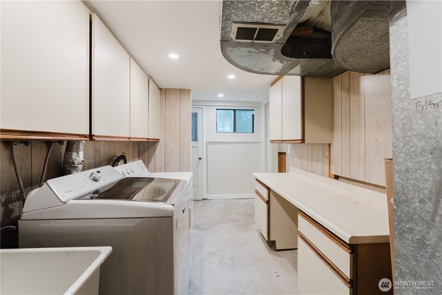 10050 13th Avenue NW, Seattle, WA 98177
