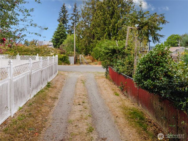 10050 13th Avenue NW, Seattle, WA 98177