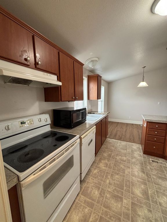 Image 11 of property listing at 17248 Bonita Road, Madera, CA 93636