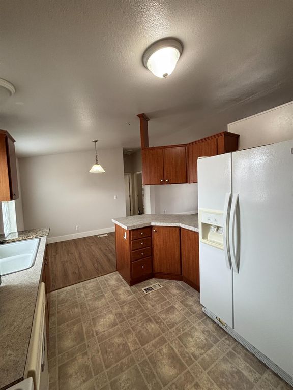 Image 12 of property listing at 17248 Bonita Road, Madera, CA 93636
