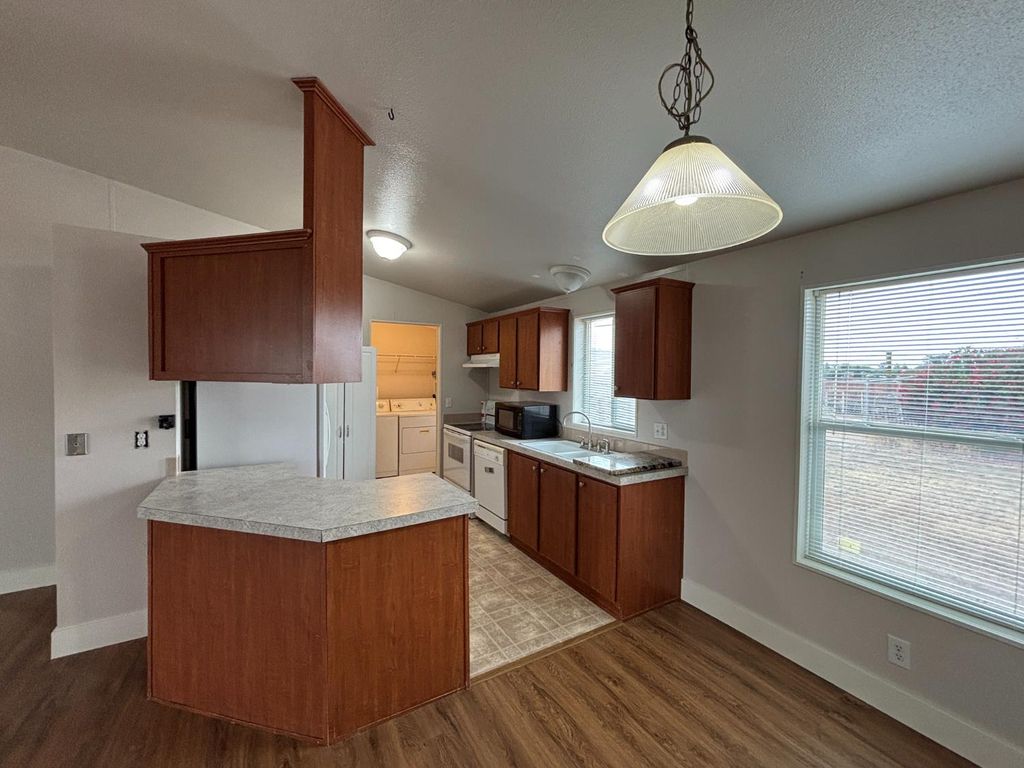 Image 13 of property listing at 17248 Bonita Road, Madera, CA 93636
