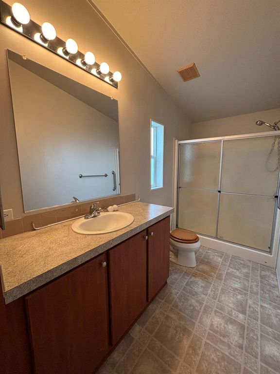 Image 15 of property listing at 17248 Bonita Road, Madera, CA 93636