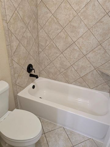 10 Val Delsa Court, Missouri City, TX 77459