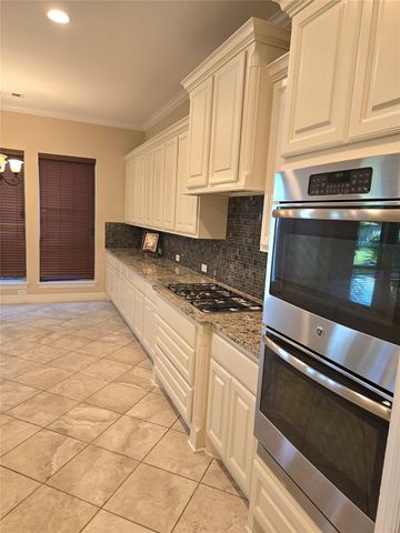 10 Val Delsa Court, Missouri City, TX 77459
