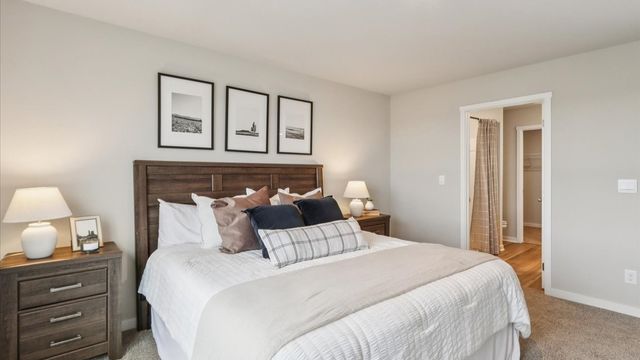 3035 Sweetwater Drive, Des Moines, IA 50320