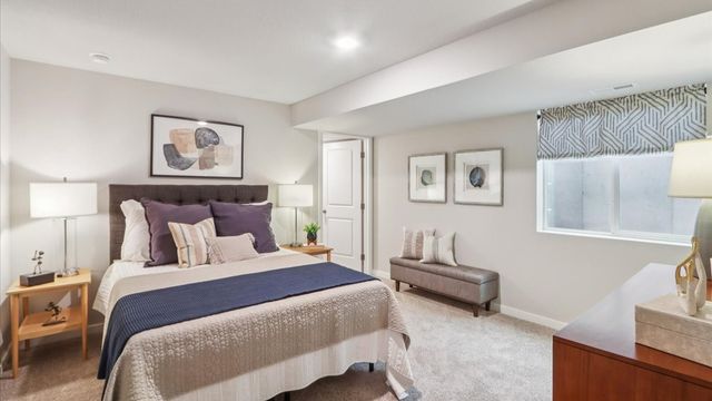 3035 Sweetwater Drive, Des Moines, IA 50320