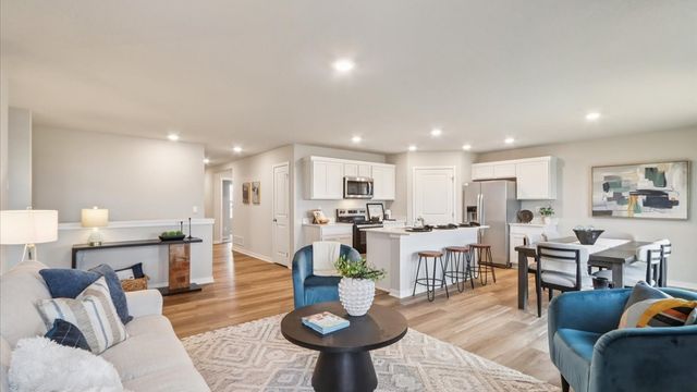 3035 Sweetwater Drive, Des Moines, IA 50320