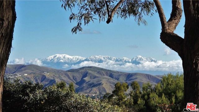 1055 S Dewcrest Drive, Anaheim, CA 92808