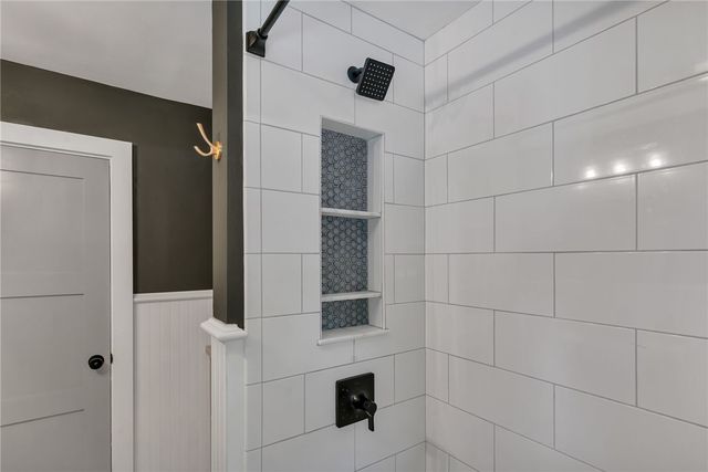 19 Sherwood Road, Middletown, RI 02842
