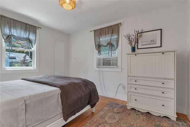 19 Sherwood Road, Middletown, RI 02842