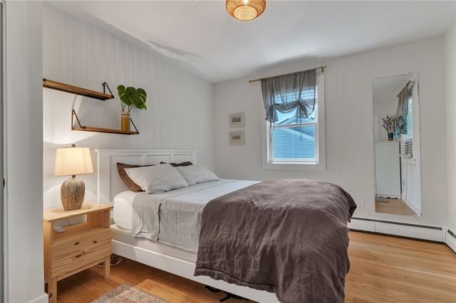19 Sherwood Road, Middletown, RI 02842