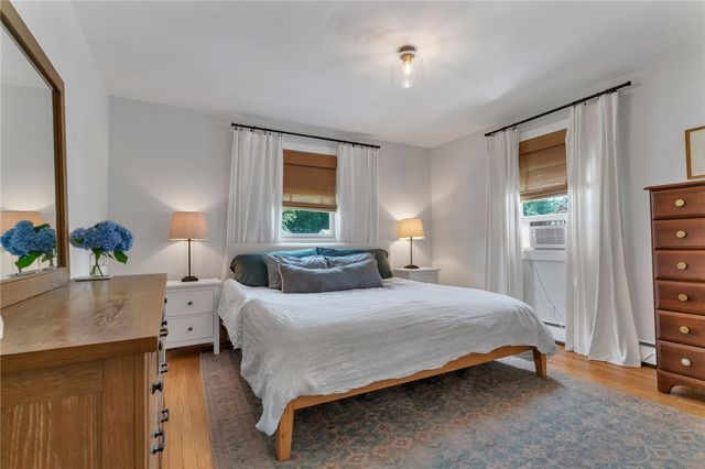 19 Sherwood Road, Middletown, RI 02842