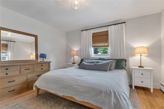 19 Sherwood Road, Middletown, RI 02842