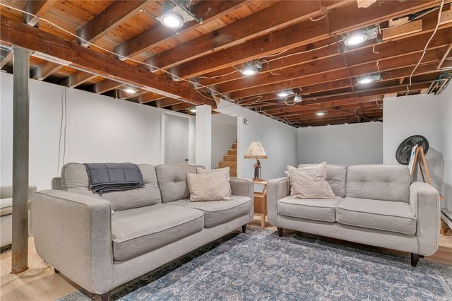 19 Sherwood Road, Middletown, RI 02842