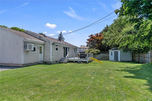 19 Sherwood Road, Middletown, RI 02842