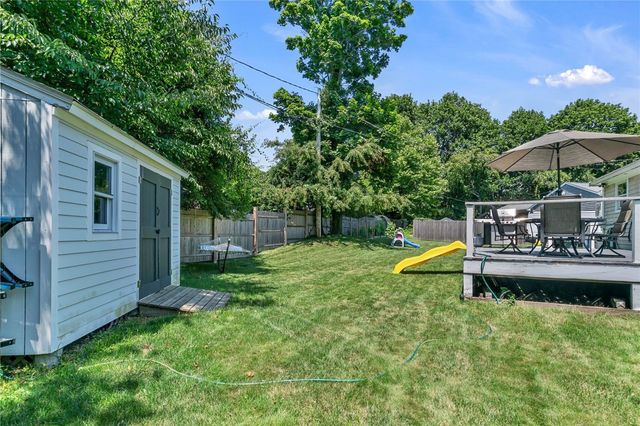19 Sherwood Road, Middletown, RI 02842