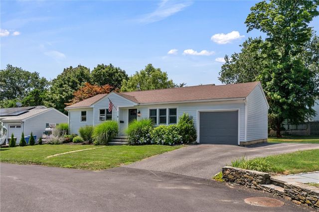 19 Sherwood Road, Middletown, RI 02842