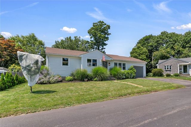 19 Sherwood Road, Middletown, RI 02842