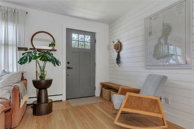 19 Sherwood Road, Middletown, RI 02842