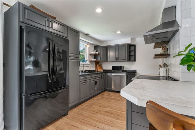 19 Sherwood Road, Middletown, RI 02842