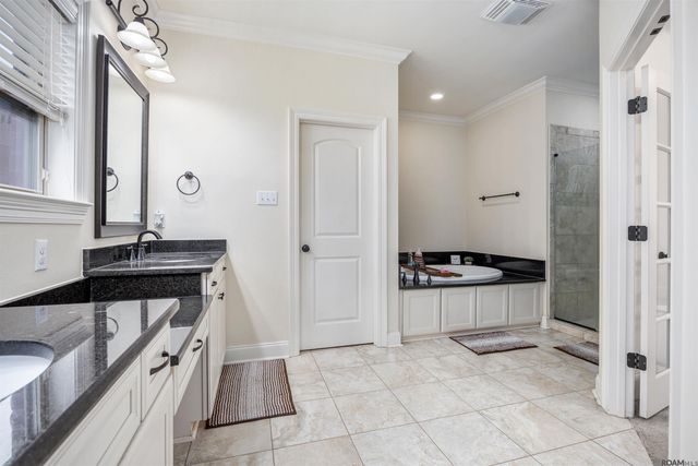 3421 Meadow Grove Dr, Zachary, LA 70791