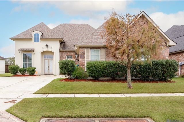 3421 Meadow Grove Dr, Zachary, LA 70791