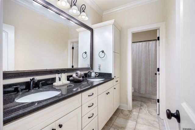 3421 Meadow Grove Dr, Zachary, LA 70791