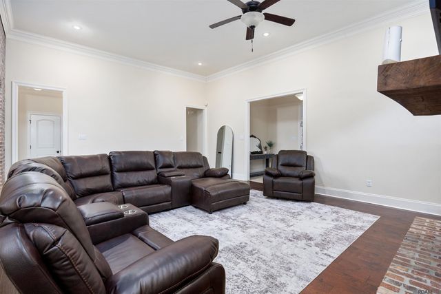 3421 Meadow Grove Dr, Zachary, LA 70791