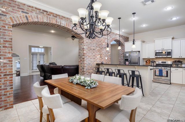 3421 Meadow Grove Dr, Zachary, LA 70791