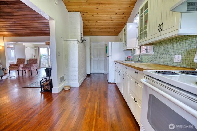 675 Sylvia Drive, Point Roberts, WA 98281