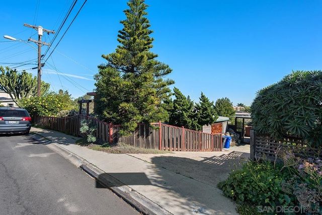 1817 David St, San Diego, CA 92111