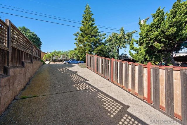 1817 David St, San Diego, CA 92111