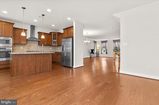 2119 GARDEN GROVE LN, Mitchellville, MD 20721