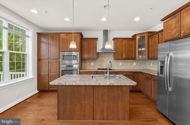 2119 GARDEN GROVE LN, Mitchellville, MD 20721