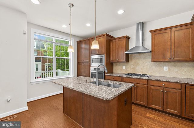 2119 GARDEN GROVE LN, Mitchellville, MD 20721