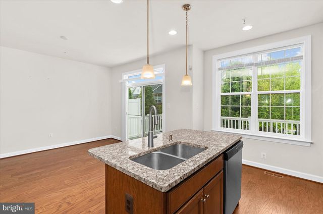 2119 GARDEN GROVE LN, Mitchellville, MD 20721
