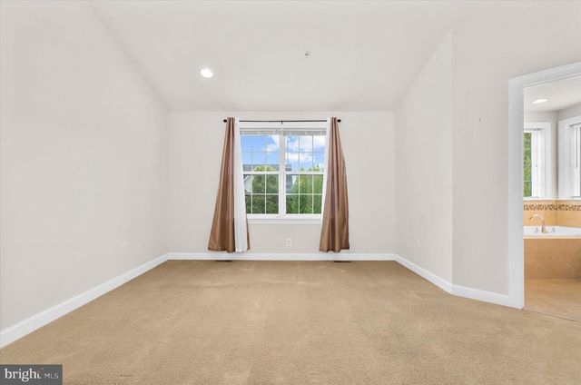 2119 GARDEN GROVE LN, Mitchellville, MD 20721