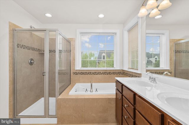 2119 GARDEN GROVE LN, Mitchellville, MD 20721