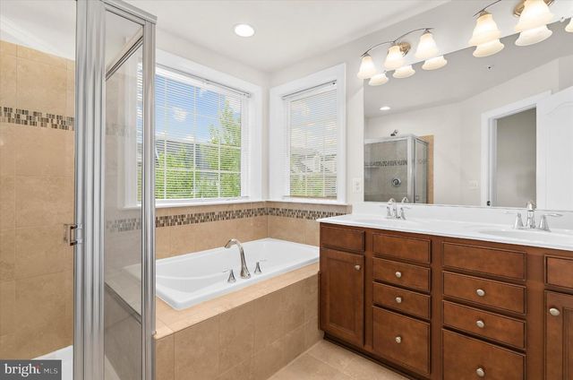 2119 GARDEN GROVE LN, Mitchellville, MD 20721