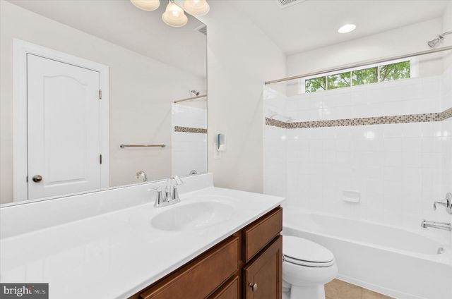 2119 GARDEN GROVE LN, Mitchellville, MD 20721